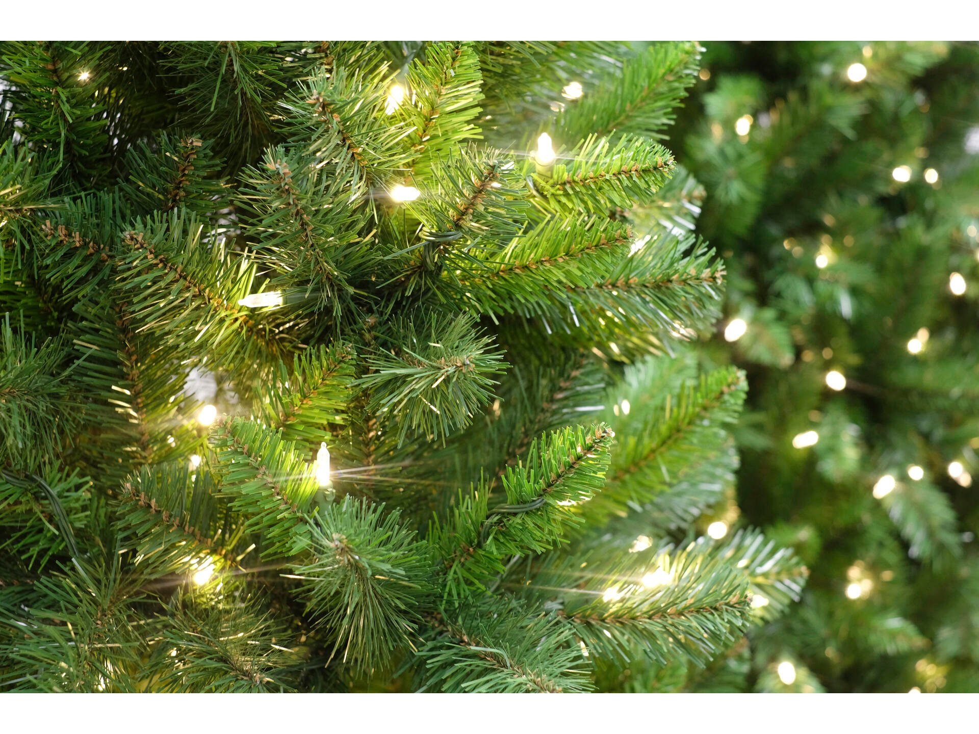 huisvrouw morgen strijd Akron kunstkerstboom met verlichting 183cm + 300 LED lampjes | Hubo